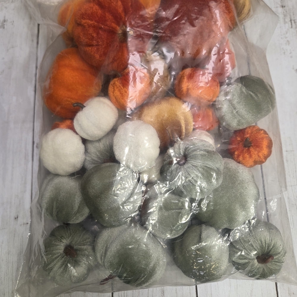 Velvet Pumpkin Decor Set - Picture 6 of 6